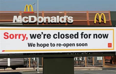 What time is mcdonald%27s closing today - Allana Akhtar/Business Insider. At the start of the pandemic in mid-March, McDonald's closed the dining rooms of all its company-owned US locations, and urged franchisees to do the same. According ...